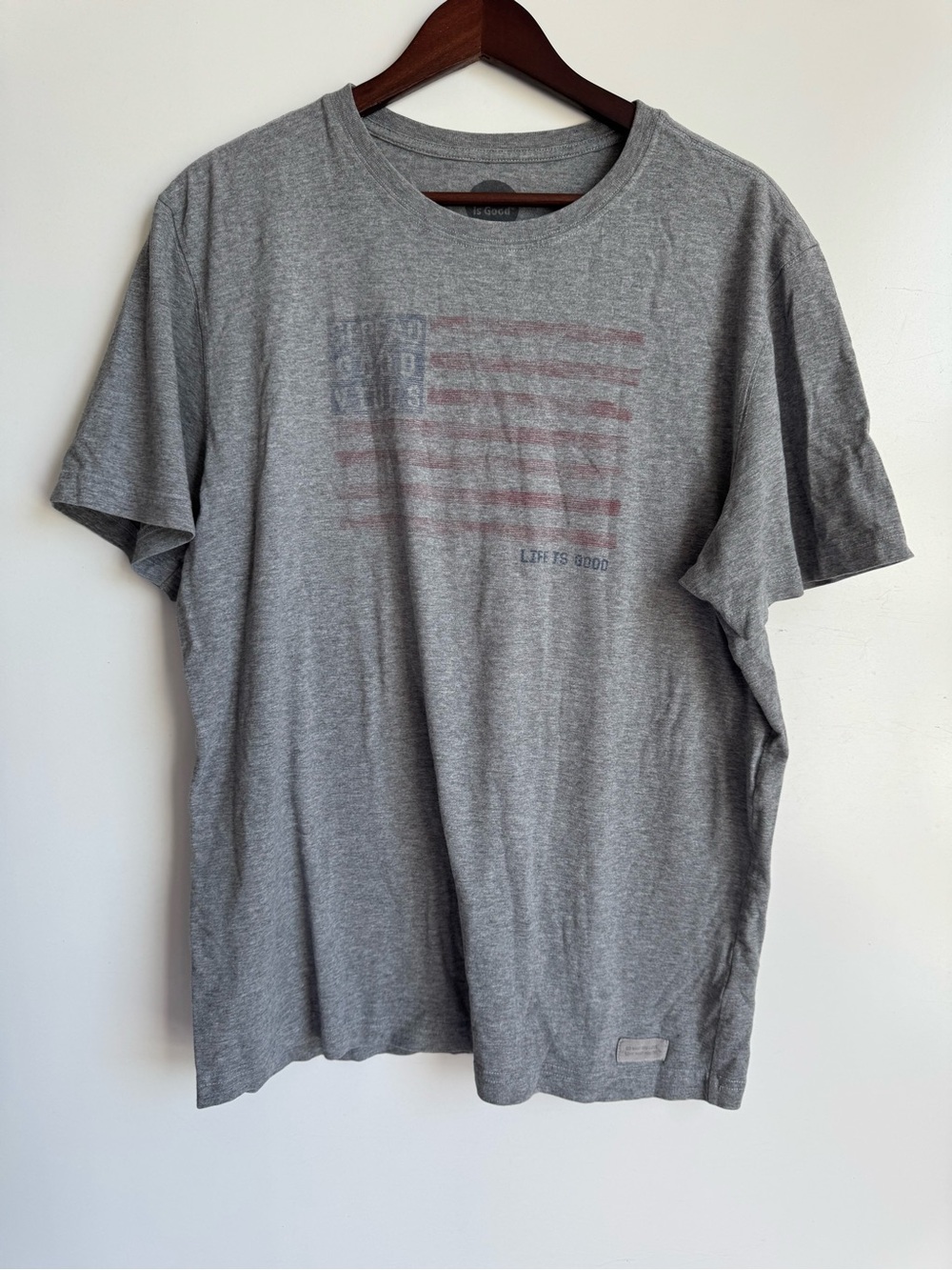 Life is Good men Large grey t-shirt USA flag Spread‎ Good Vibes